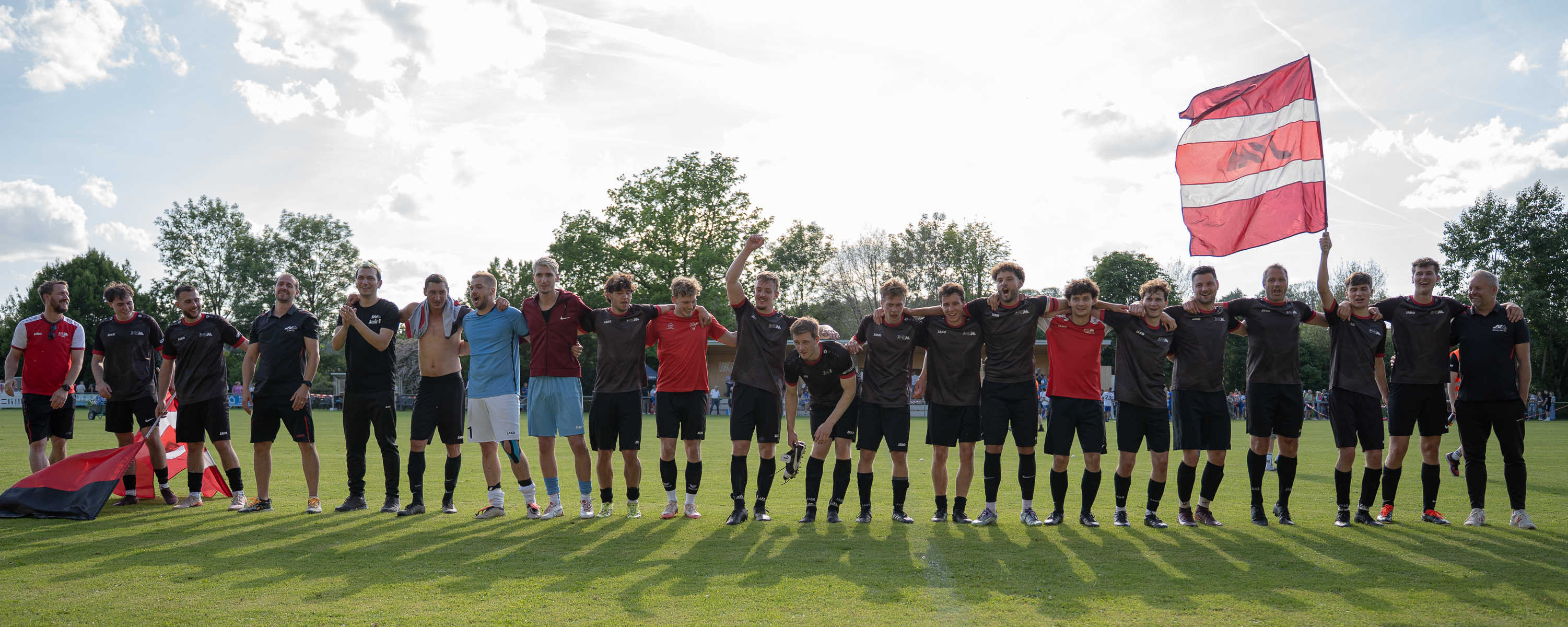 Mannschaft feiert den Aufstieg